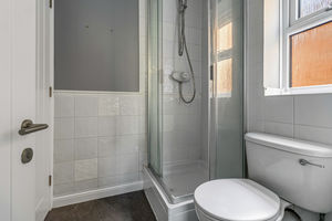 Jack & jill bathroom- click for photo gallery